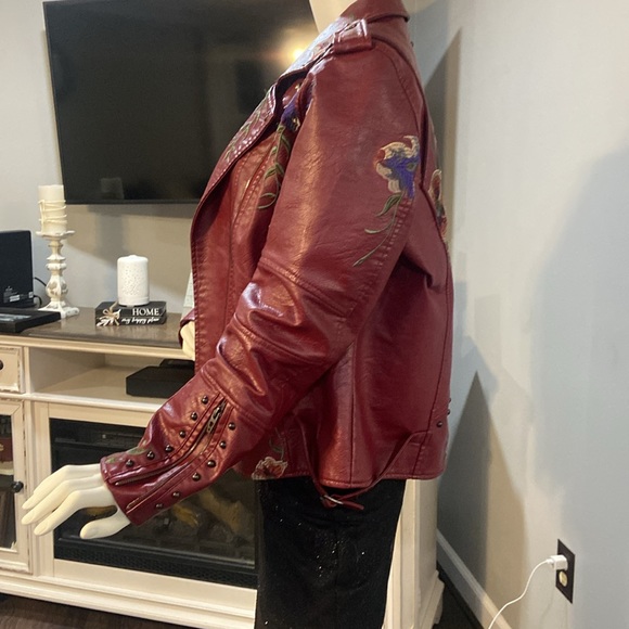 Stylish Marion jacket with lots of detail - Picture 3 of 11